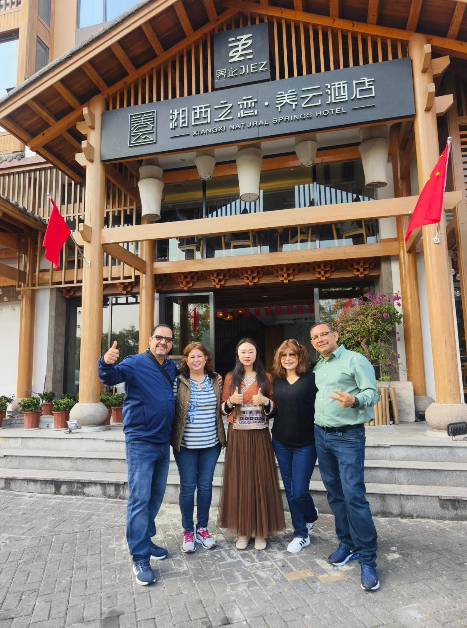 Xiangxi'S Love - Yangyun Hotel Чжанцзяцзе Екстер'єр фото